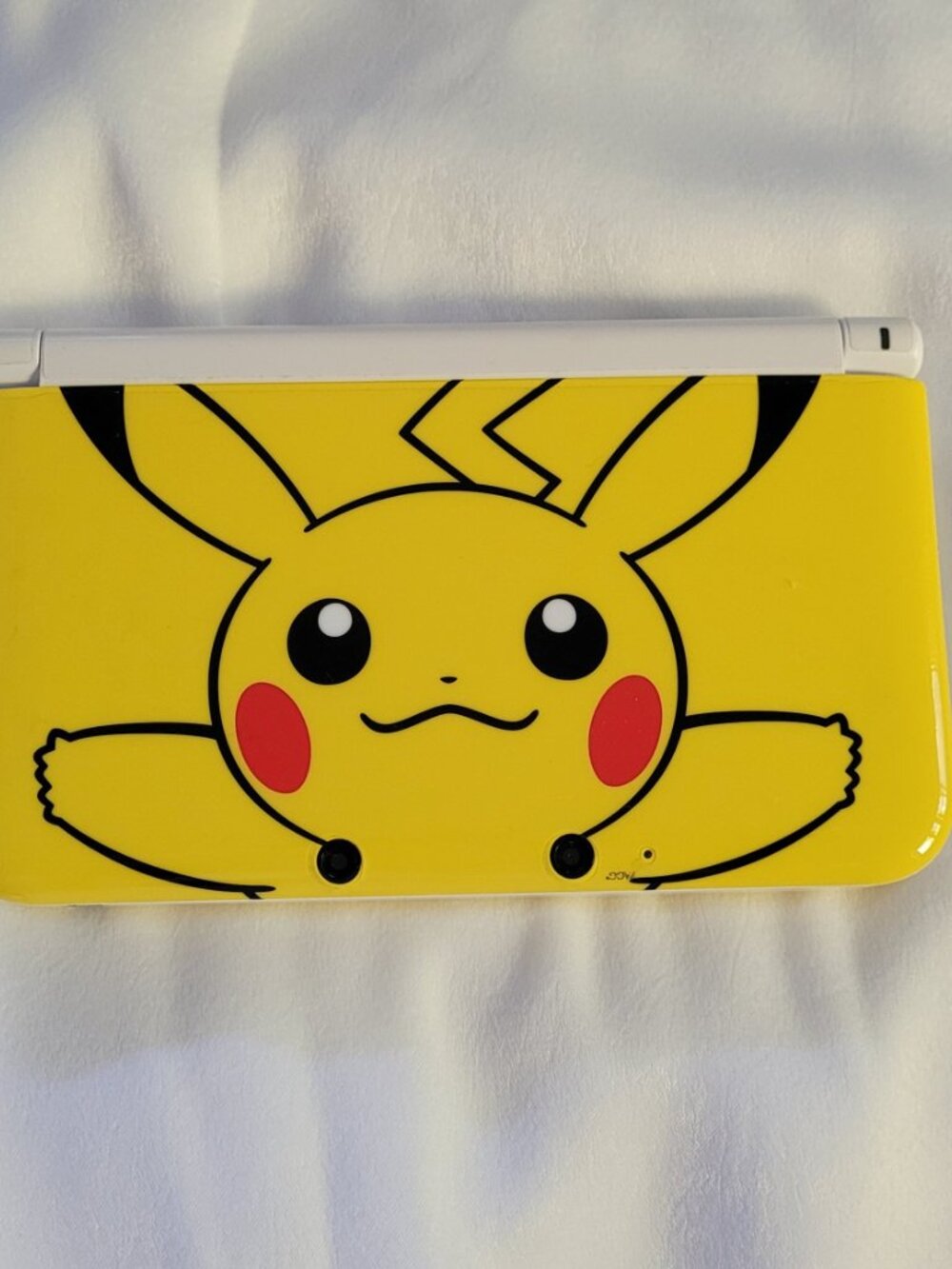 Nintendo 3DS XL Pikachu Edition